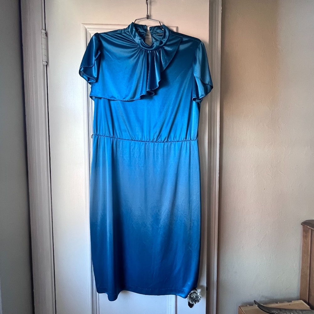Vintage 1970's/80's Silky Dress with Neck Detail and Short Sleeves Size S/M